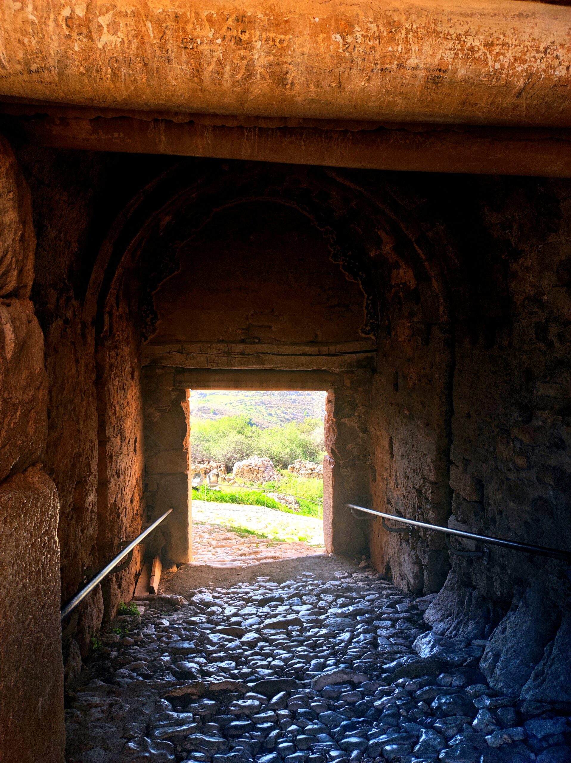 Πέτρινα μονοπάτια - Ακροκόρινθος