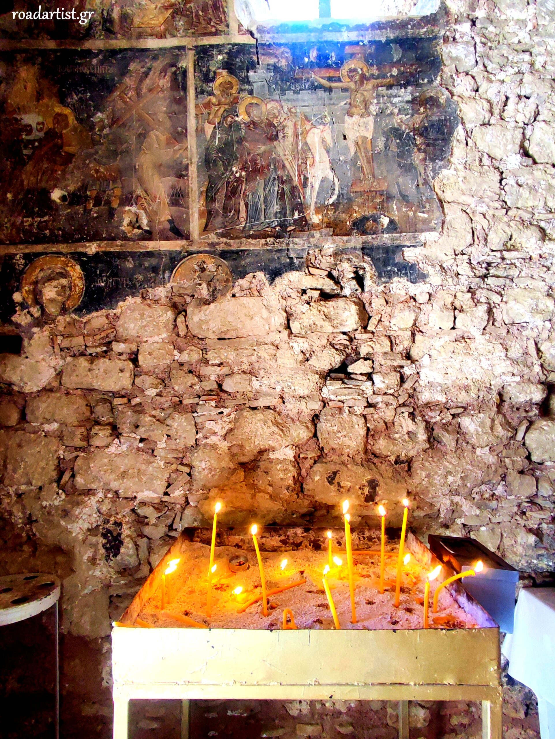 Εσωτερικό στο εκκλησάκι του Αγίου Δημητρίου