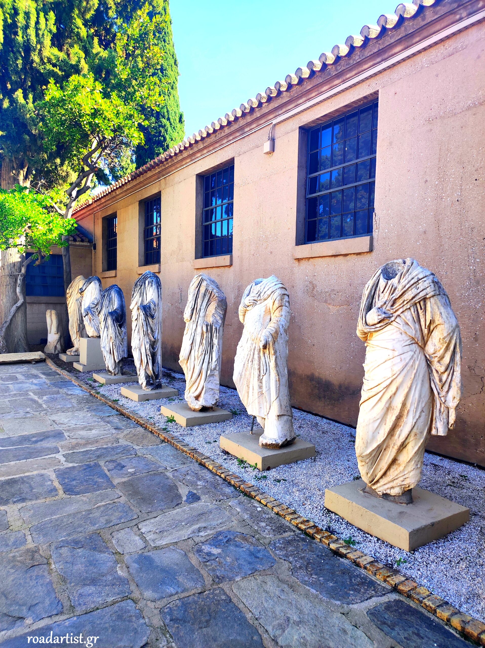 Στον κήπο με τα αγάλματα - Μουσείο Αρχαίας Κορίνθου