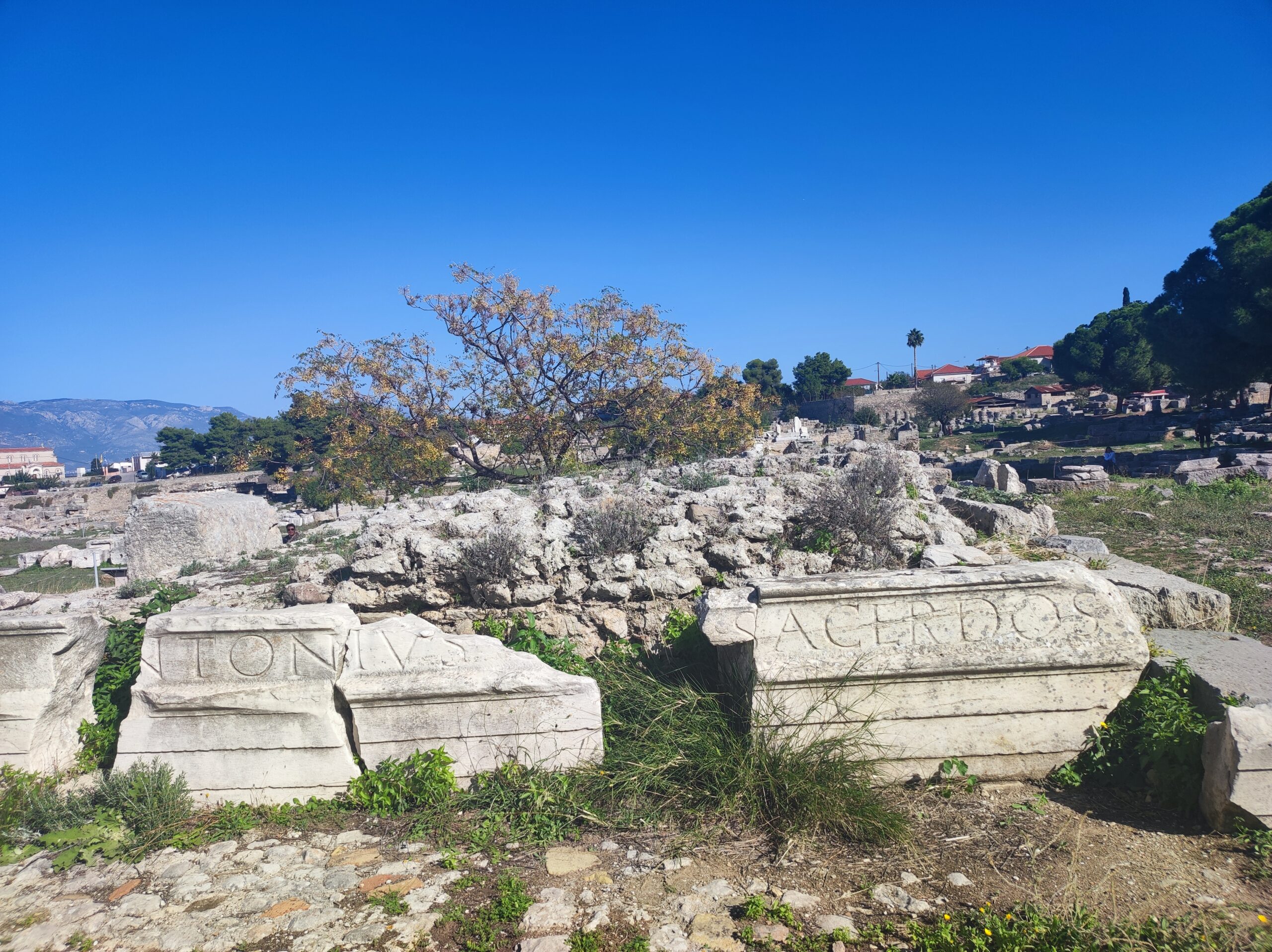 Μέσα στον αρχαιολογικό χώρο της Αρχαίας Κορίνθου