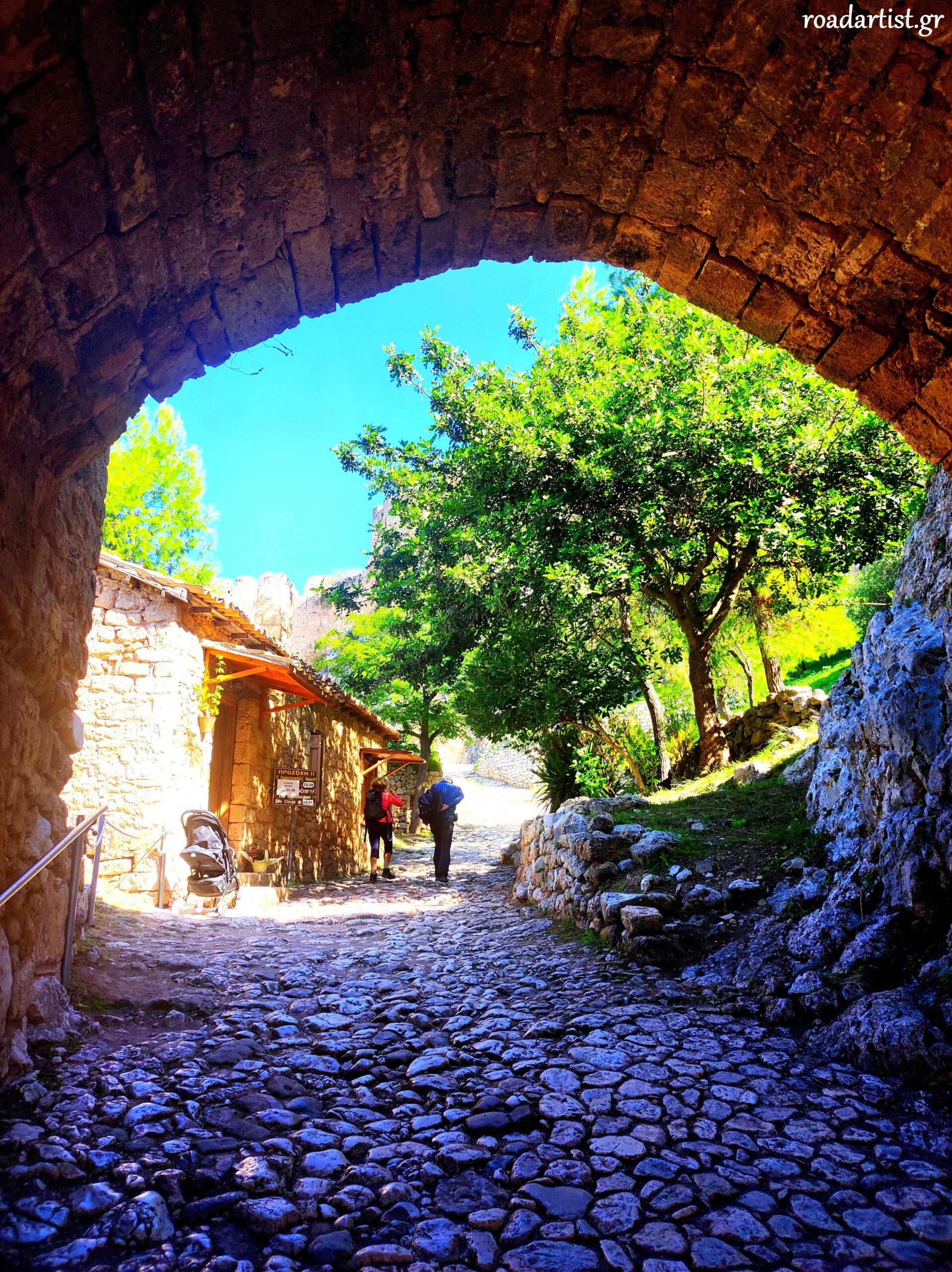 Βαδίζοντας - Ακροκόρινθος