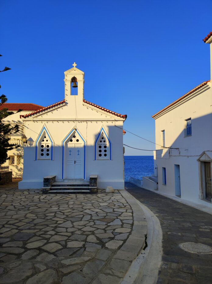 Άνδρος, ταξίδι στη Μικρά Αγγλία των Κυκλάδων