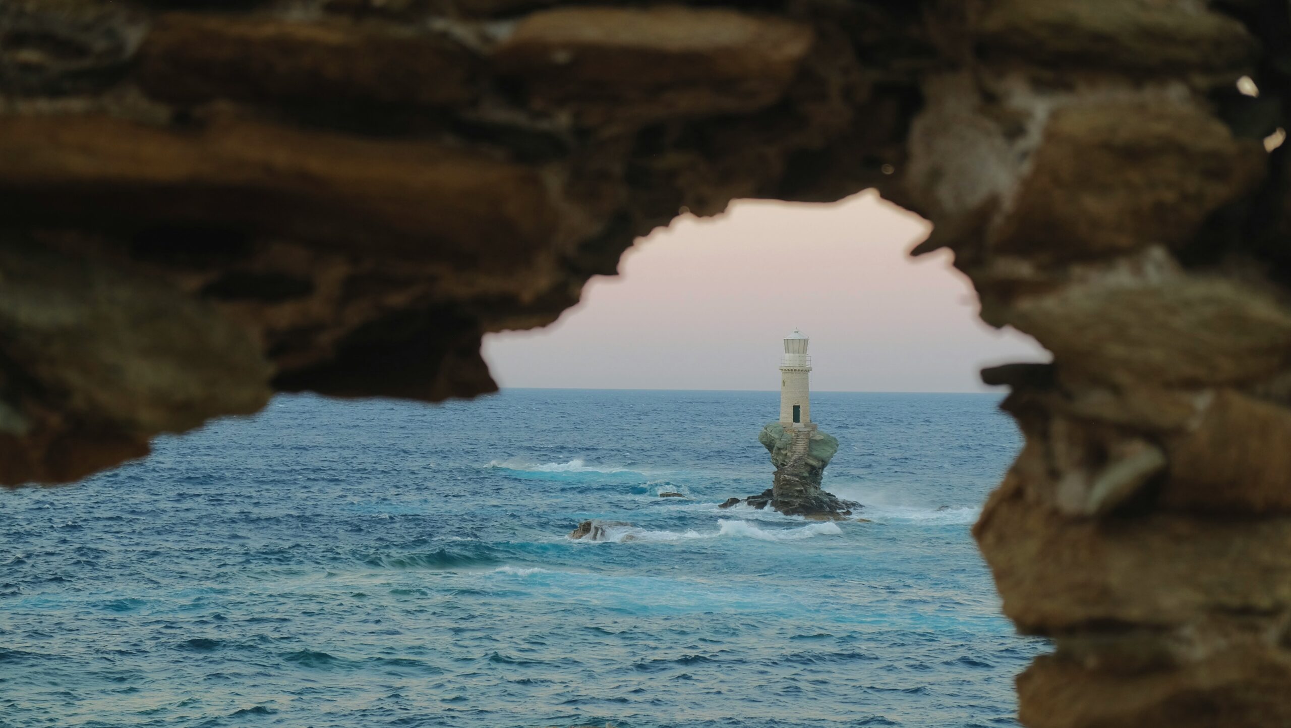 Ο Φάρος Τουρλίτης στη Χώρα της Άνδρου