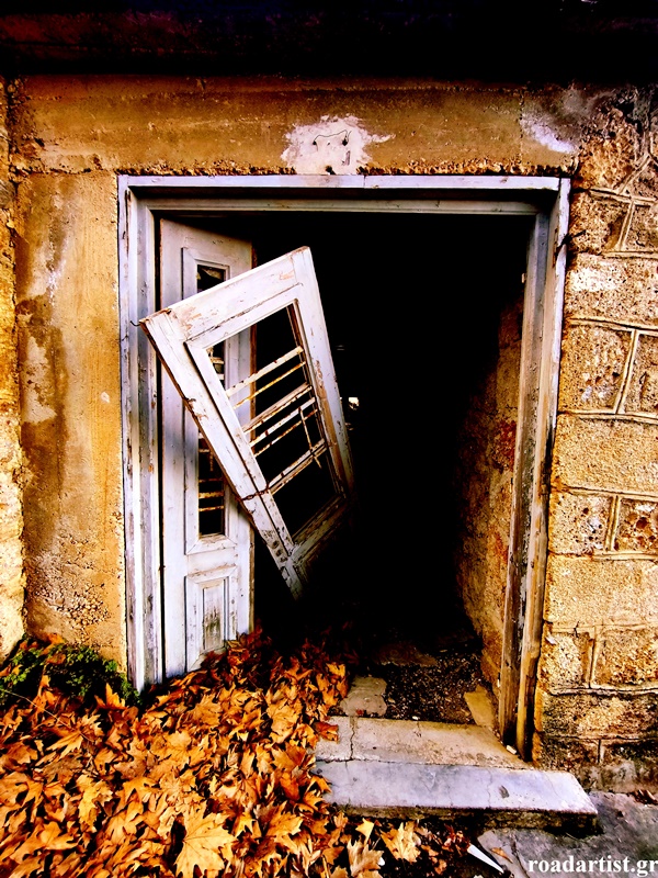 Είσοδος δωματίου. Πάμε να μπούμε μέσα.