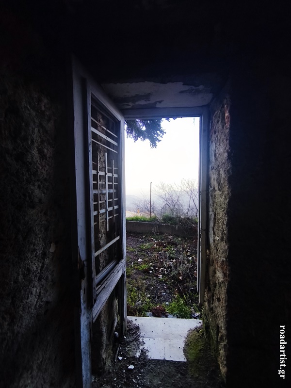 Κοιτάζοντας από μέσα προς τα έξω.