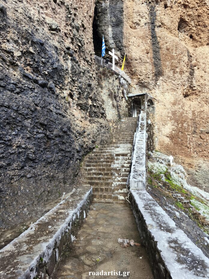 Η Παναγιά του Βράχου στον Κάτω Ταρσό Κορινθίας