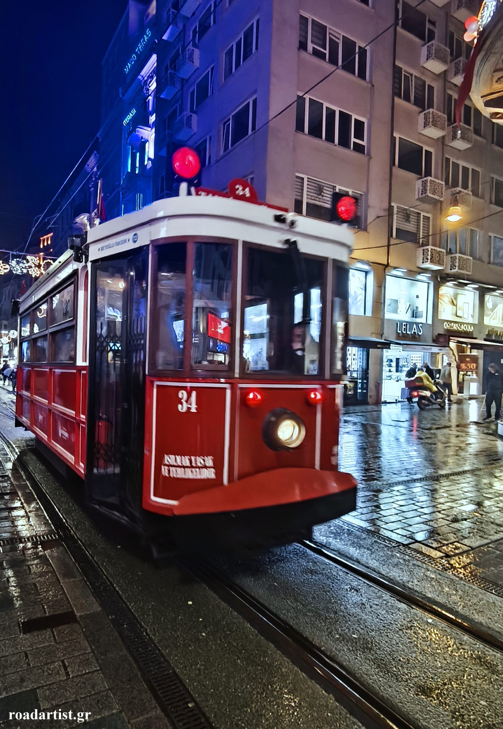 Το εμβληματικό κόκκινο νοσταλγικό τραμ (Nostaljik Tramvay)