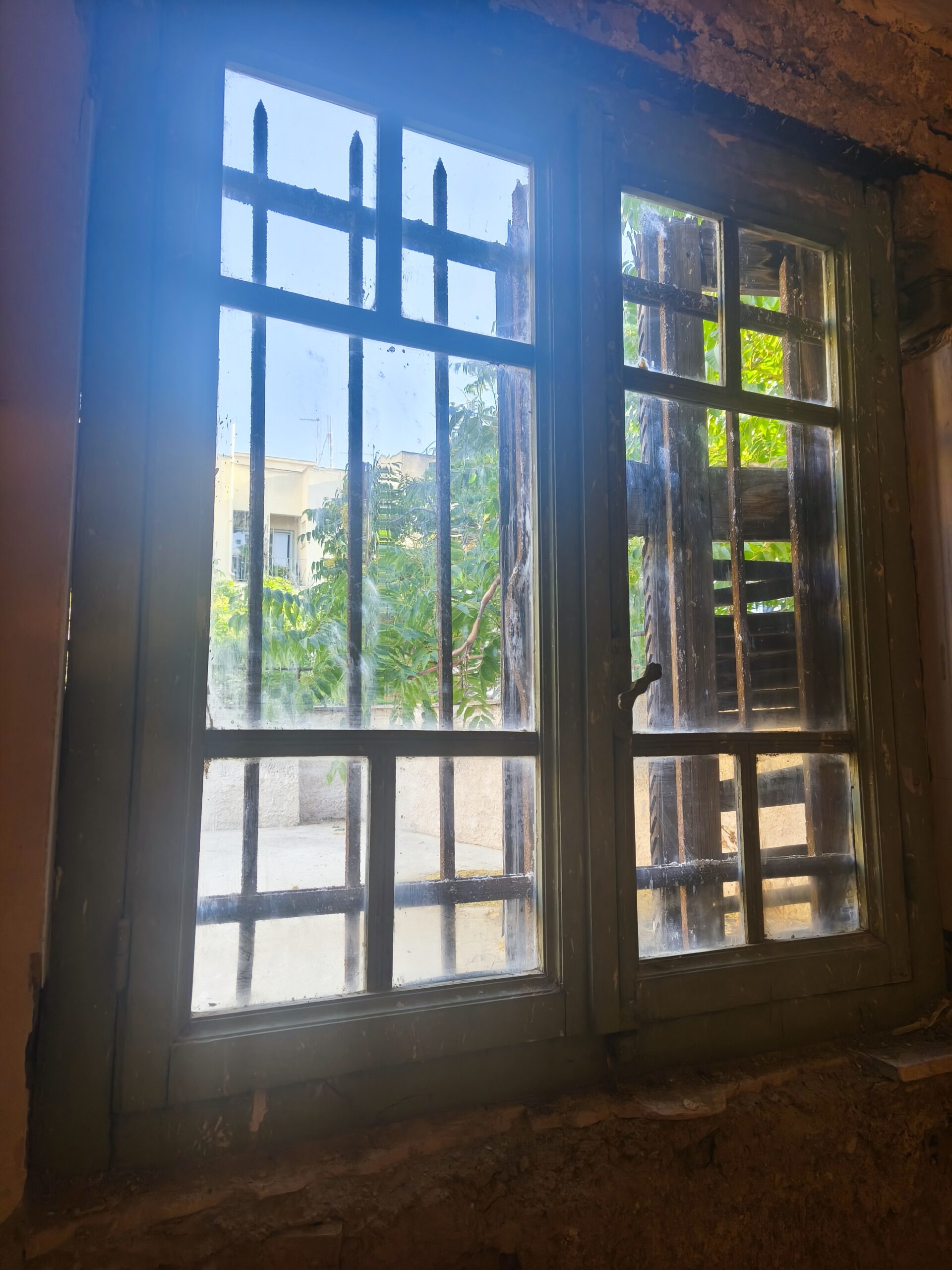Παράθυρο. Ιθάκης 31, Κυψέλη. 