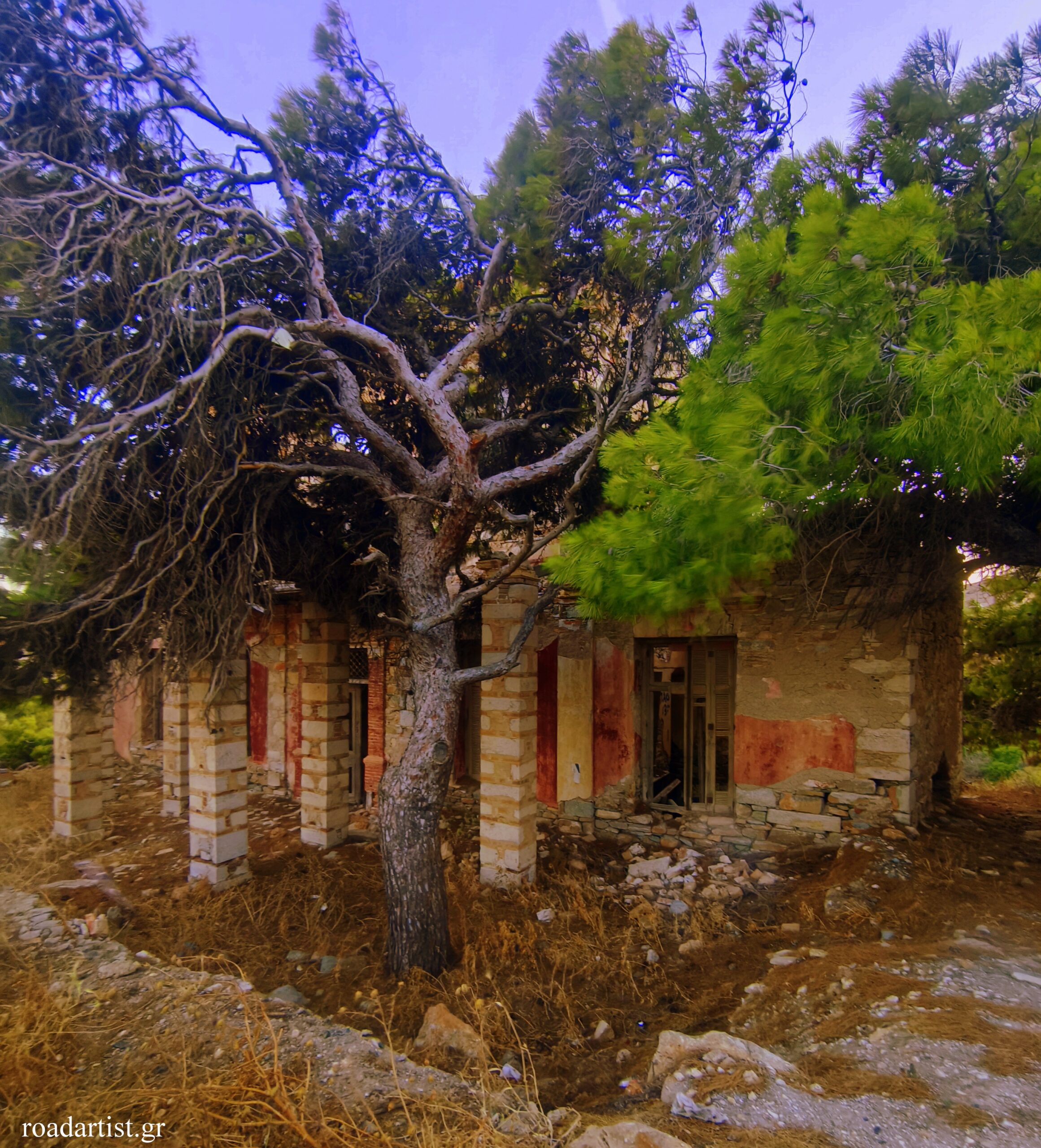 Το στοιχειωμένο από τον Καραγάτση «κοκκινόσπιτο» της Σύρου