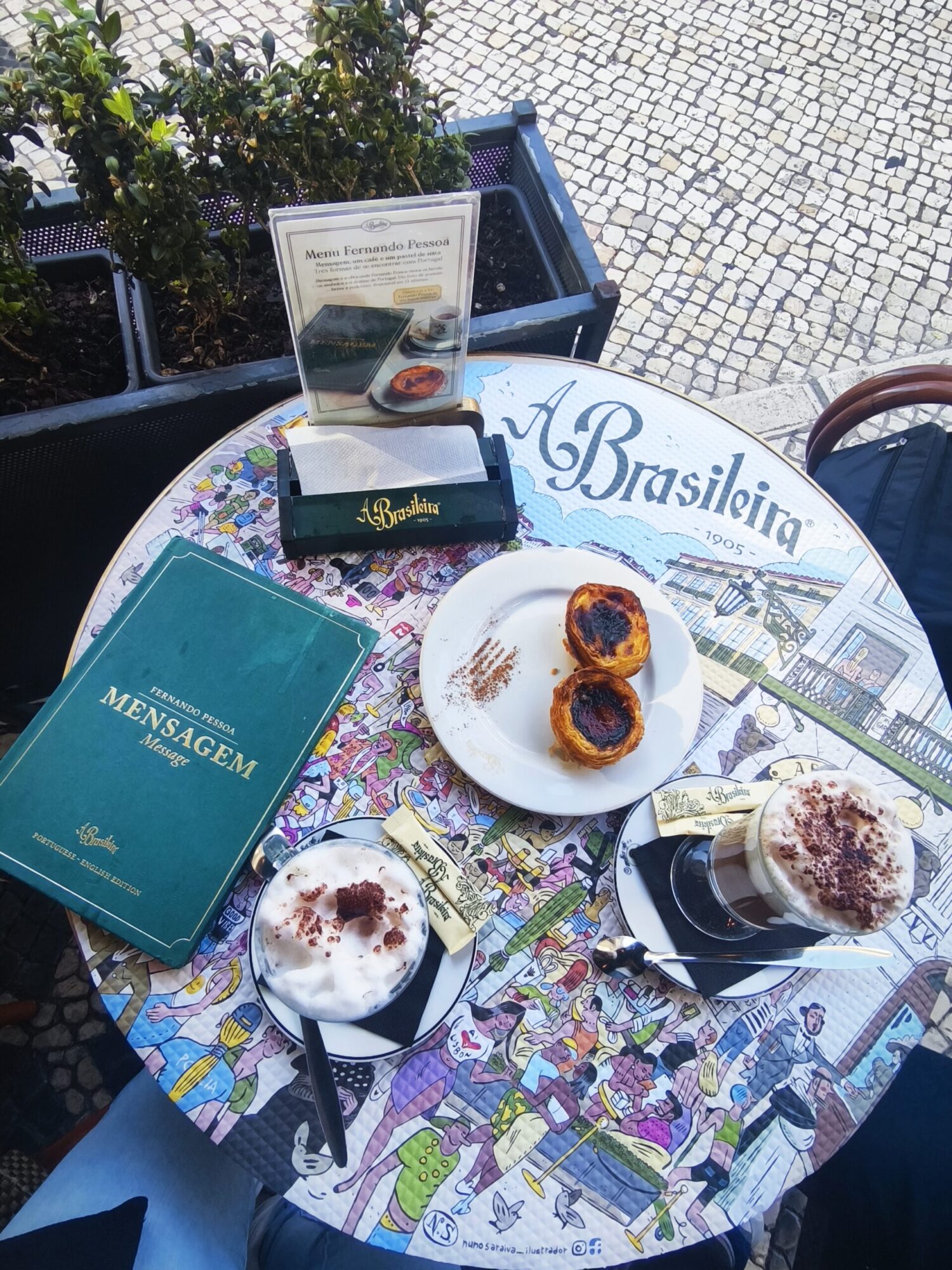 Καφέ και pastel de Nata στο Café A Brasileira